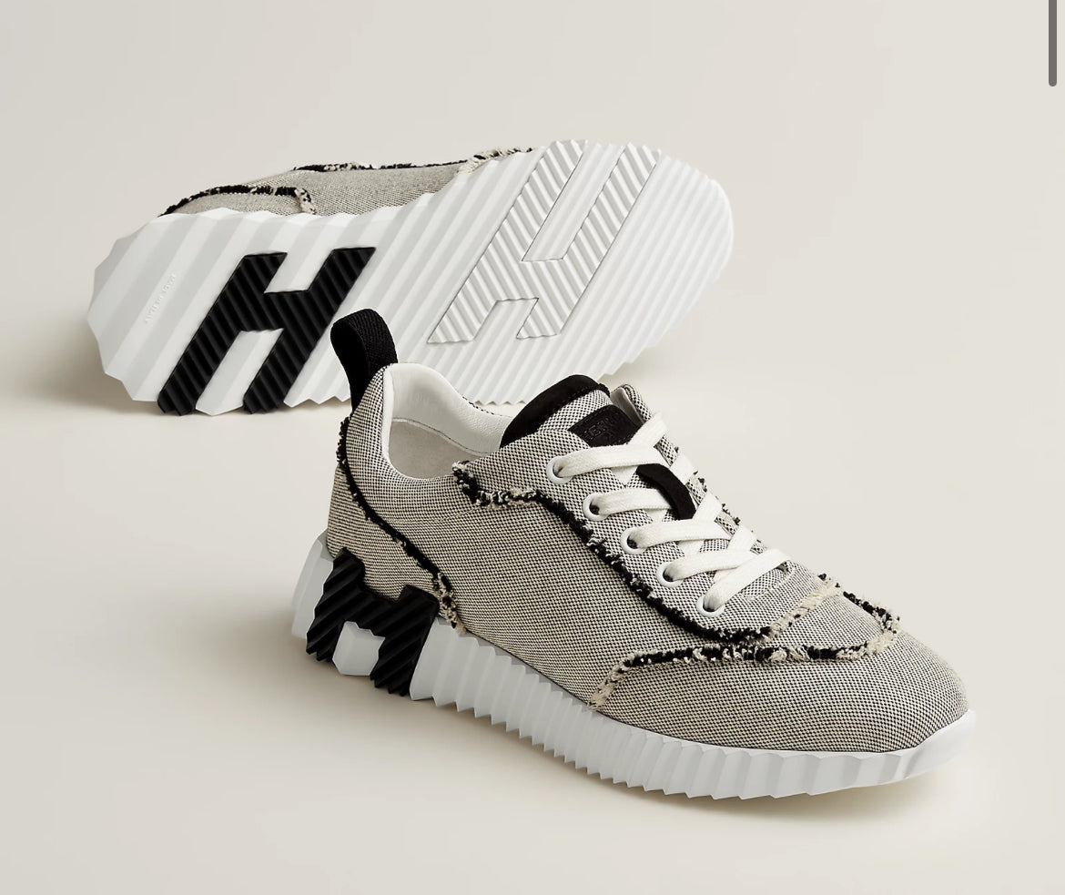 Sneakers Bouncing