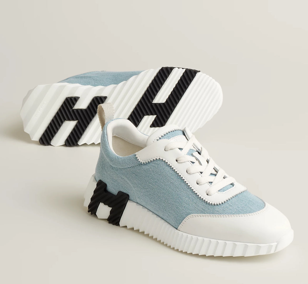 Sneakers Bouncing